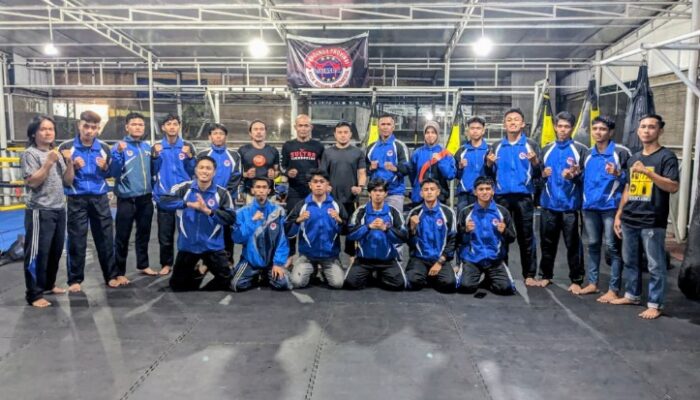 Ketua Kickboxing Sultra Resmi Berangkatkan 17 Atlet ke Kejurnas 2025, Tekankan Etika dan Disiplin