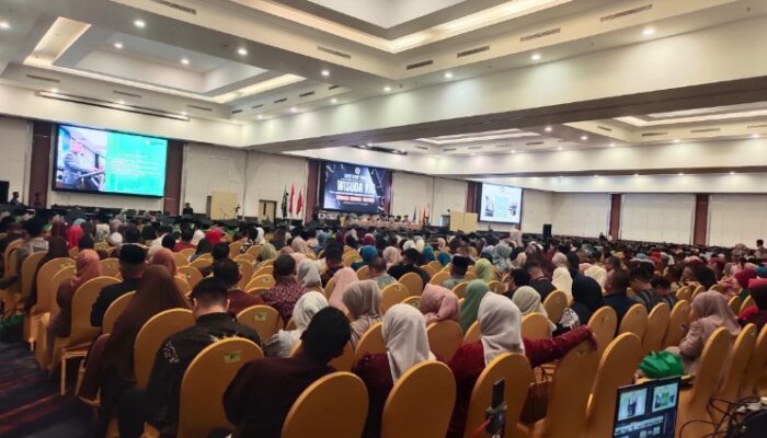 409 Lulusan Resmi di Wisudakan, STIE Enam-Enam Kendari Perkuat Langkah Menuju Akreditasi Unggul