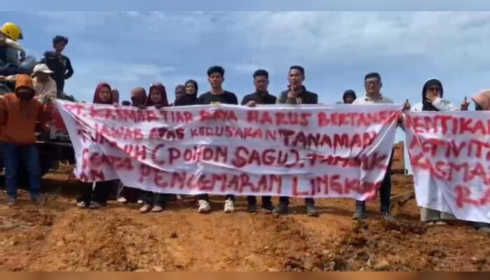 Lahan Diserobot dan Tanaman Dirusak, Ratusan Warga Kolut Segel Paksa Tambang PT Kasmar Tiar Raya