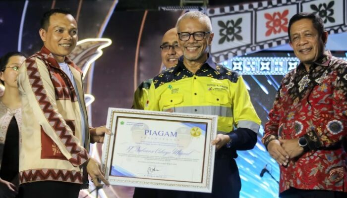 Pemkab Konawe Beri Penghargaan kepada PT SCM atas Kontribusi Investasi Bagi Pembangunan Daerah