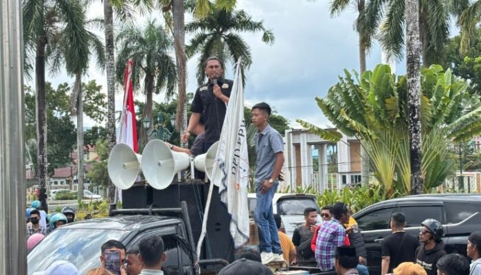 Soroti Kasus Jembatan Cirauci II, Massa Aksi Tuntut Kepastian Status Hukum Burhanuddin