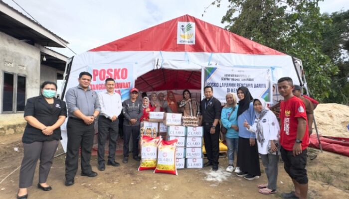 Aksi Kemanusiaan, Manajemen Claro Kendari Salurkan Bantuan Logistik untuk Korban Banjir Kali Wanggu