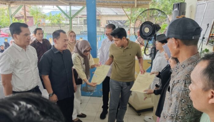 Hadir di Kendari, Wakil Ketua Komisi II DPR RI Bahtra Banong Pastikan Program PTSL Tepat Sasaran